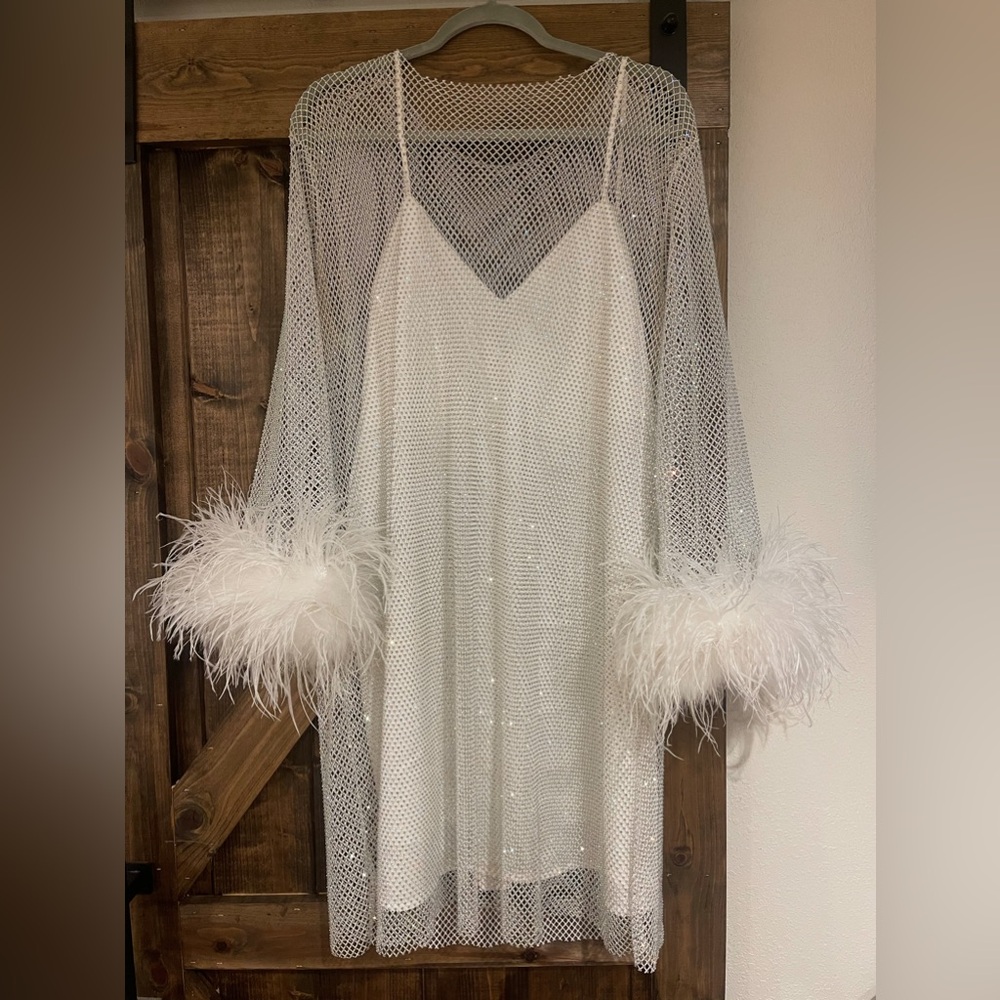 Chic White Feather-Trimmed Mini Dress